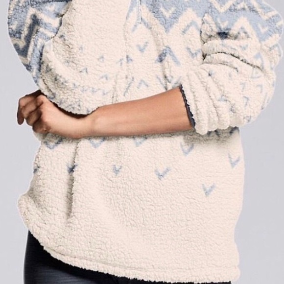 ❄️NWOT Victoria’s Secret Sherpa Fleece❄️ - Picture 3 of 6